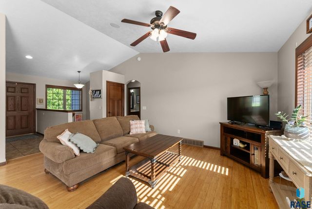 2804 Grinnell Ave S Avenue S, Sioux Falls, SD 57106