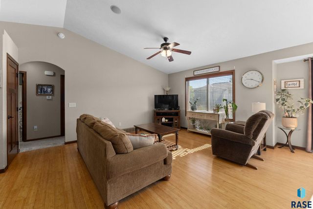 2804 Grinnell Ave S Avenue S, Sioux Falls, SD 57106