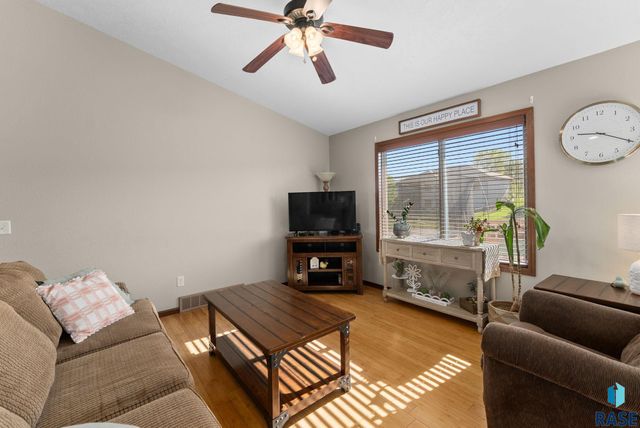 2804 Grinnell Ave S Avenue S, Sioux Falls, SD 57106