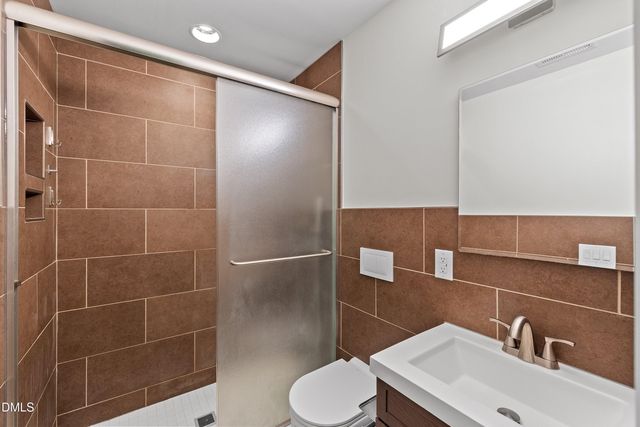 7921 Castlelake Court, Raleigh, NC 27615