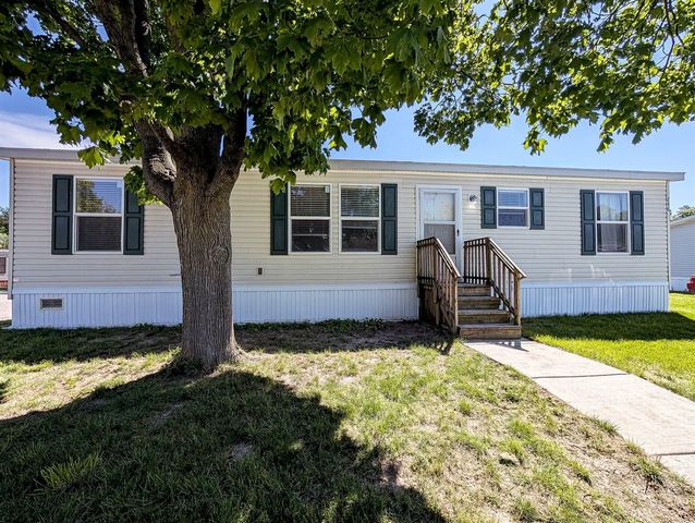 246 Center Green Meadow Street, Grand Rapids, MI 49548