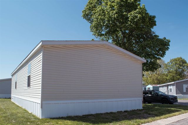 246 Center Green Meadow Street, Grand Rapids, MI 49548