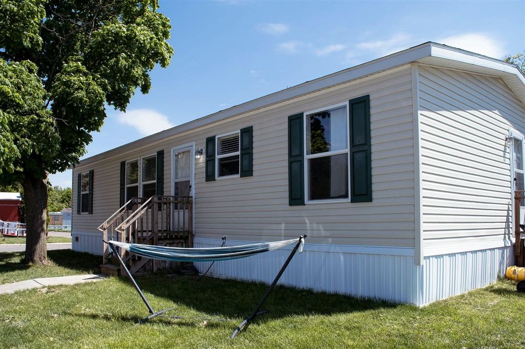246 Center Green Meadow Street, Grand Rapids, MI 49548