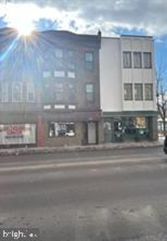 18 E LANCASTER AVE, Ardmore, PA 19003