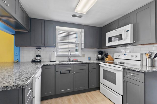 1557 Victoria Ln., Myrtle Beach, SC 29577