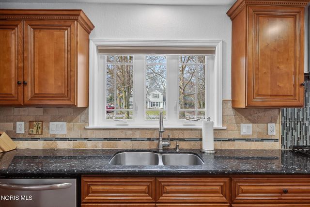 2548 Talmadge Road, Ottawa Hills, OH 43606