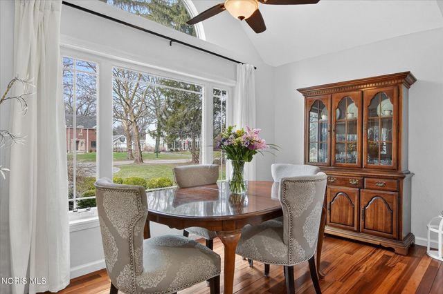 2548 Talmadge Road, Ottawa Hills, OH 43606