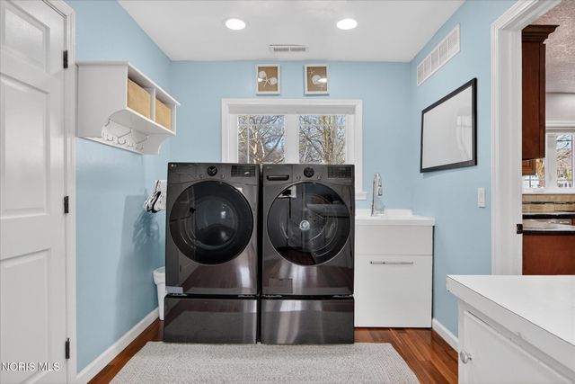 2548 Talmadge Road, Ottawa Hills, OH 43606