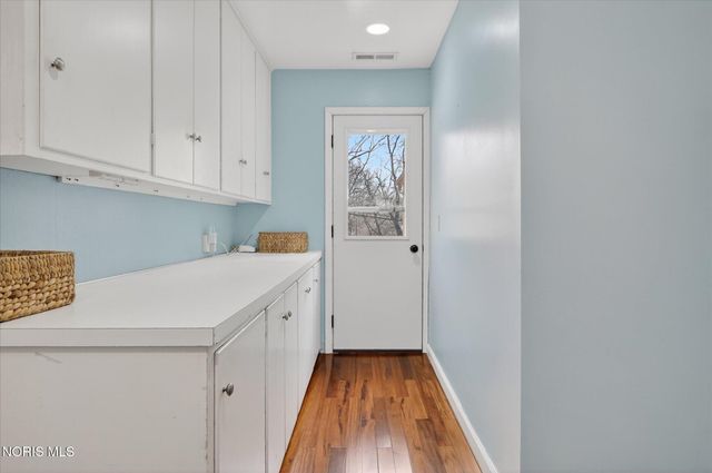 2548 Talmadge Road, Ottawa Hills, OH 43606