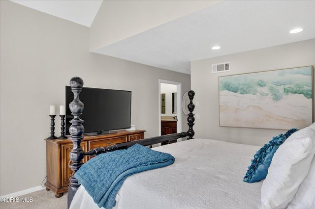 2548 Talmadge Road, Ottawa Hills, OH 43606