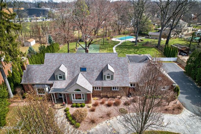 2548 Talmadge Road, Ottawa Hills, OH 43606