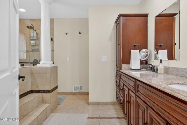 2548 Talmadge Road, Ottawa Hills, OH 43606