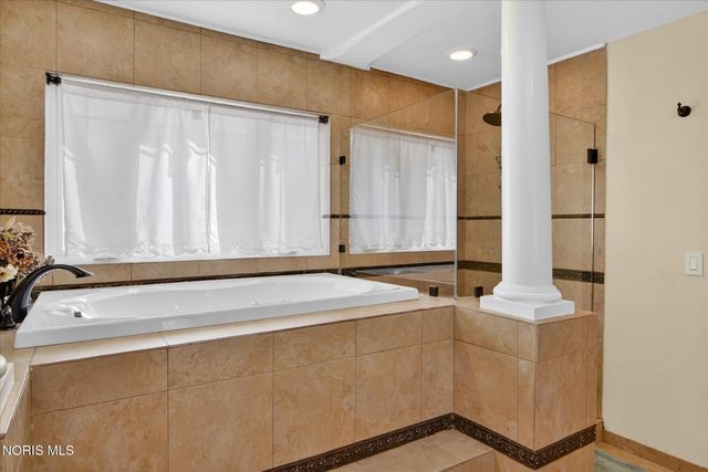 2548 Talmadge Road, Ottawa Hills, OH 43606