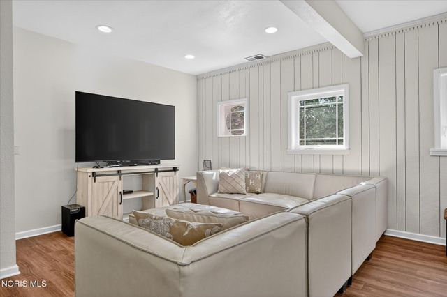 2548 Talmadge Road, Ottawa Hills, OH 43606