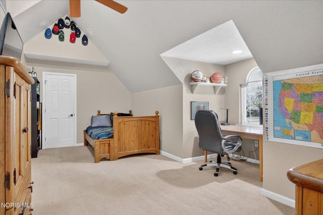 2548 Talmadge Road, Ottawa Hills, OH 43606