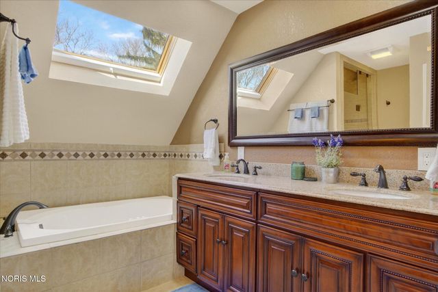 2548 Talmadge Road, Ottawa Hills, OH 43606