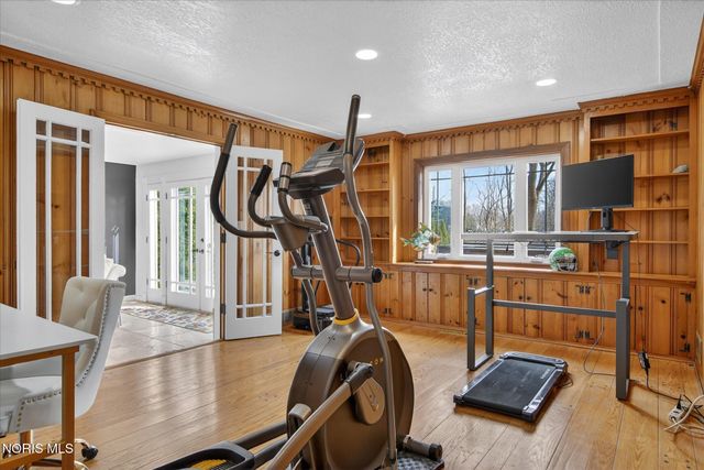 2548 Talmadge Road, Ottawa Hills, OH 43606