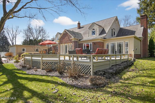 2548 Talmadge Road, Ottawa Hills, OH 43606