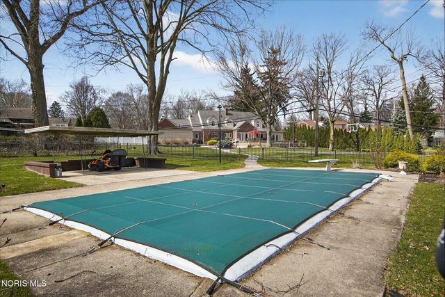 2548 Talmadge Road, Ottawa Hills, OH 43606