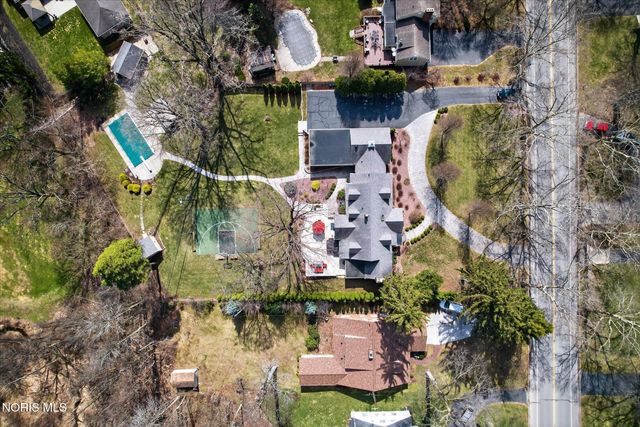 2548 Talmadge Road, Ottawa Hills, OH 43606