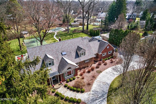 2548 Talmadge Road, Ottawa Hills, OH 43606