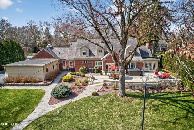 2548 Talmadge Road, Ottawa Hills, OH 43606