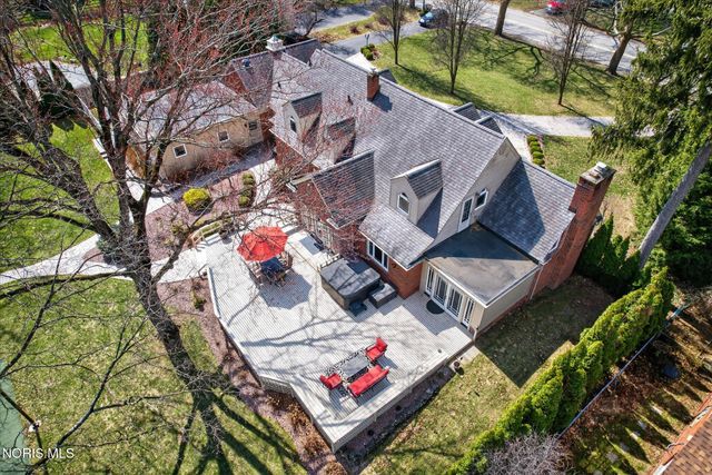 2548 Talmadge Road, Ottawa Hills, OH 43606