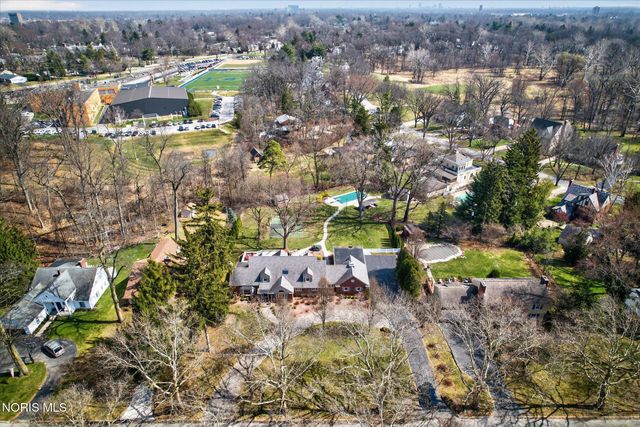 2548 Talmadge Road, Ottawa Hills, OH 43606