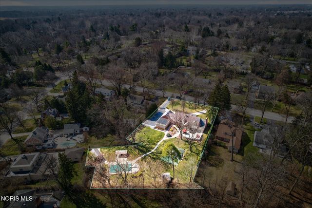 2548 Talmadge Road, Ottawa Hills, OH 43606