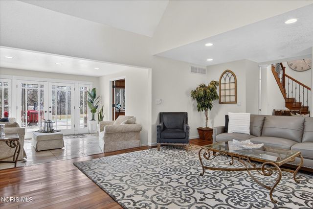 2548 Talmadge Road, Ottawa Hills, OH 43606