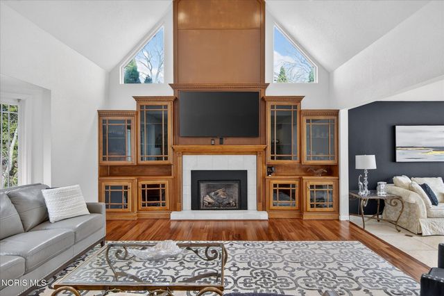 2548 Talmadge Road, Ottawa Hills, OH 43606