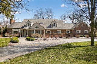 2548 Talmadge Road, Ottawa Hills, OH 43606
