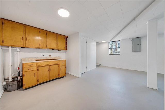 1089 Glenn Ridge RD, Roanoke, VA 24017