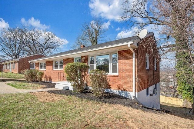 1089 Glenn Ridge RD, Roanoke, VA 24017