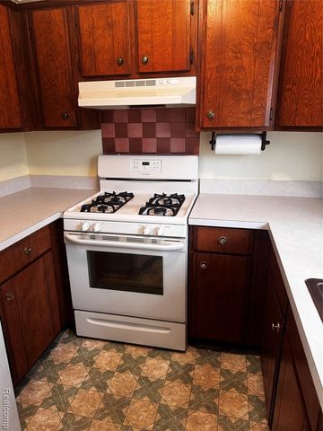 37115 Briarwood, Clinton Township, MI 48036