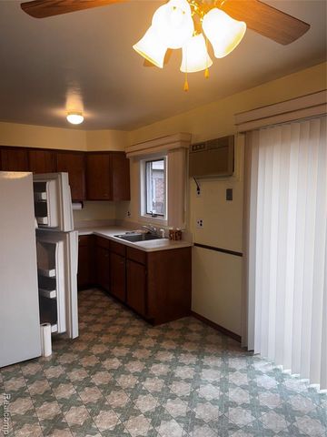 37115 Briarwood, Clinton Township, MI 48036