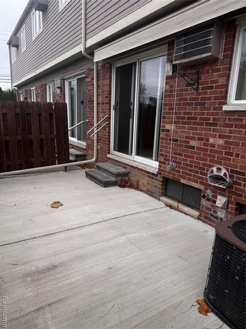 37115 Briarwood, Clinton Township, MI 48036