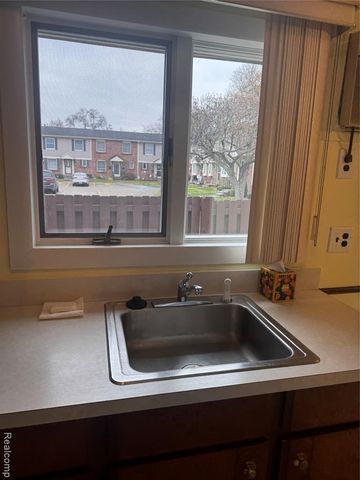 37115 Briarwood, Clinton Township, MI 48036