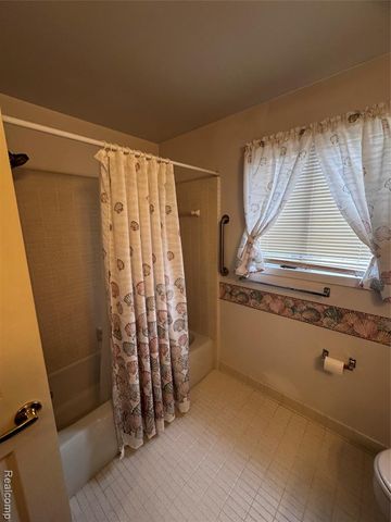 37115 Briarwood, Clinton Township, MI 48036