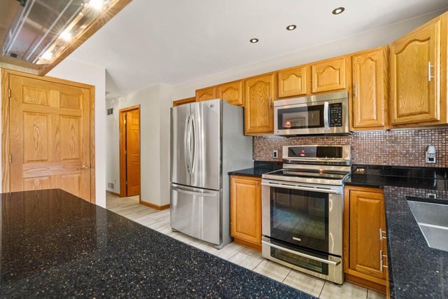 N75W23419 Ridgeview CIRCLE, Sussex, WI 53089