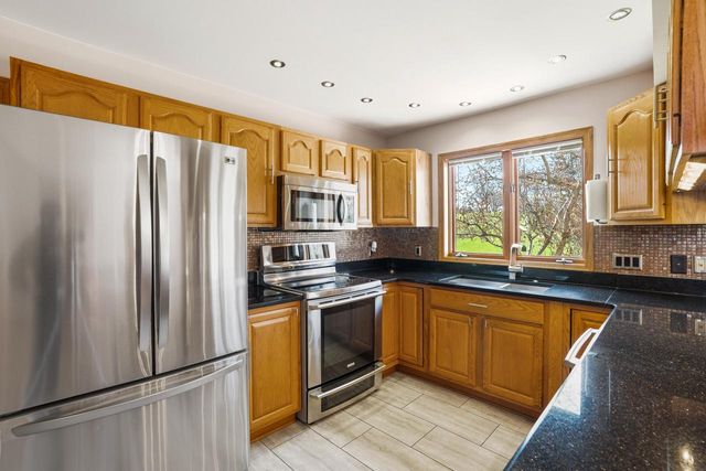 N75W23419 Ridgeview CIRCLE, Sussex, WI 53089