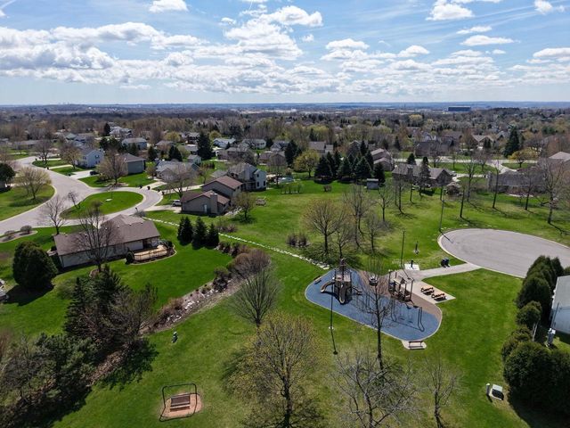 N75W23419 Ridgeview CIRCLE, Sussex, WI 53089