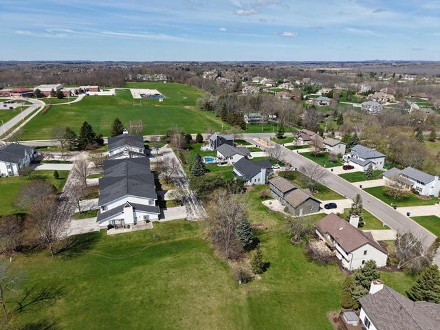 N75W23419 Ridgeview CIRCLE, Sussex, WI 53089