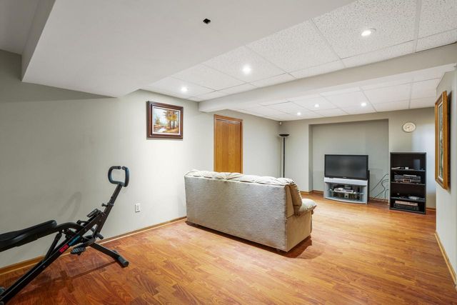 N75W23419 Ridgeview CIRCLE, Sussex, WI 53089