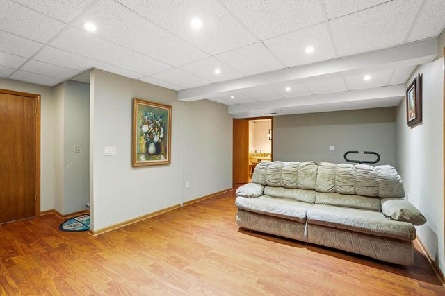 N75W23419 Ridgeview CIRCLE, Sussex, WI 53089