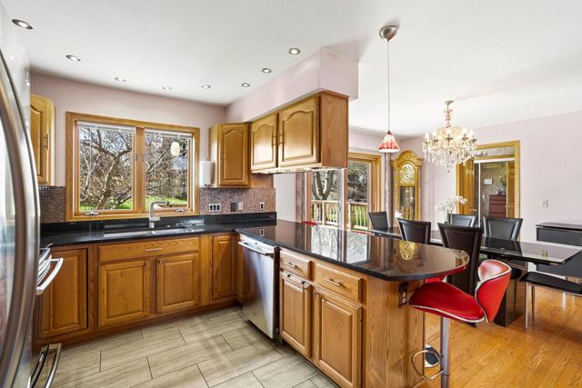 N75W23419 Ridgeview CIRCLE, Sussex, WI 53089