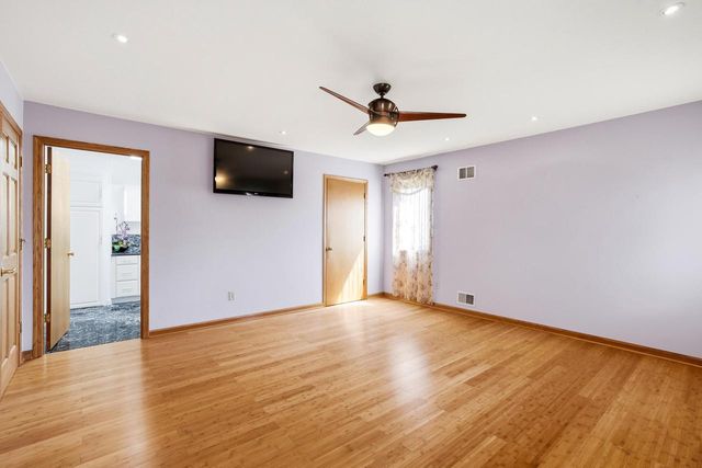 N75W23419 Ridgeview CIRCLE, Sussex, WI 53089