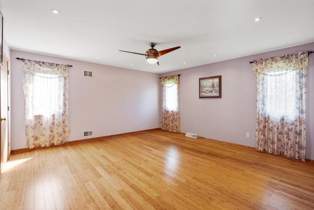 N75W23419 Ridgeview CIRCLE, Sussex, WI 53089