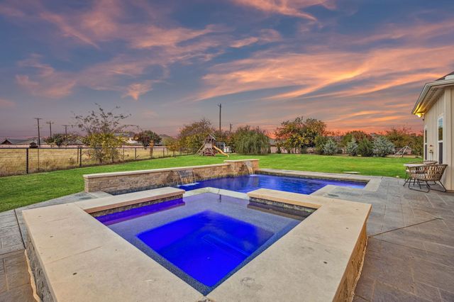 1318 Oliver Creek Lane, Justin, TX 76247