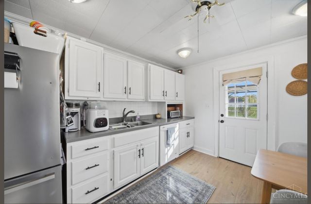 6042 Tenth Avenue, Miami Twp, OH 45342